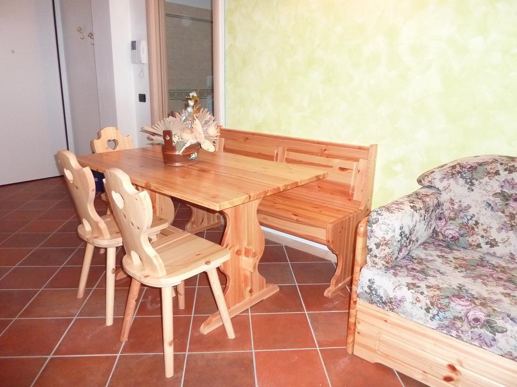 Appartamento Finestra Sul Parco Comano Terme Buitenkant foto