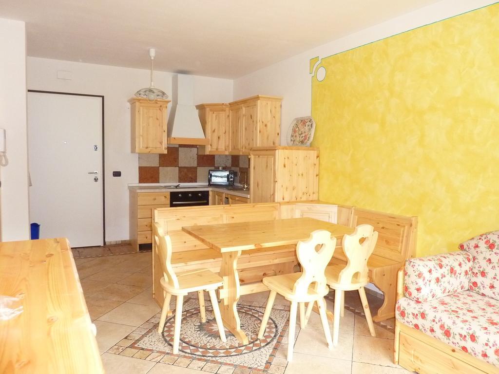 Appartamento Finestra Sul Parco Comano Terme Kamer foto